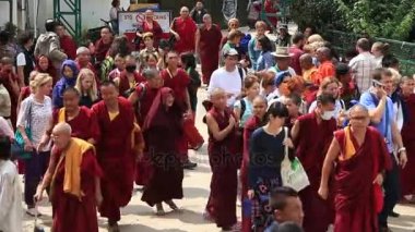 Dharamsala, Hindistan. Tibet rahipleri ve insanlar Dalai Lama, Budist tapınağı, Mcleod Ganj dersleri