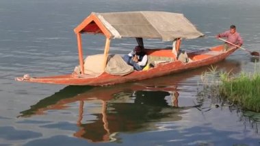 Dal Gölü'yaşam tarzı, yerel halkın Shikara, küçük bir tekne ulaşım Gölü Srinagar, Jammu and Kashmir devlet, Hindistan için kullanın.