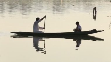 Dal Gölü'yaşam tarzı, yerel halkın Shikara, küçük bir tekne ulaşım Gölü Srinagar, Jammu and Kashmir devlet, Hindistan için kullanın.