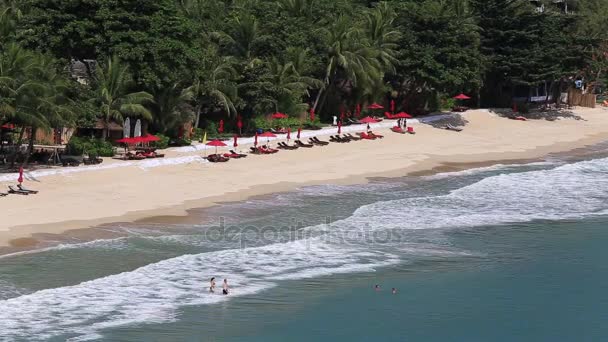 Plage de sable tropical et vagues d'eau de mer. Koh Phangan Island, Thaïlande — Video