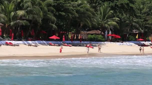 Plage de sable tropical et vagues d'eau de mer. Koh Phangan Island, Thaïlande — Video