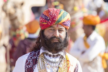 Portre erkekler geleneksel Rajasthani elbise Jaisalmer, Rajasthan, Hindistan çöl Festivali olarak Bay Desert yarışmaya katılmak