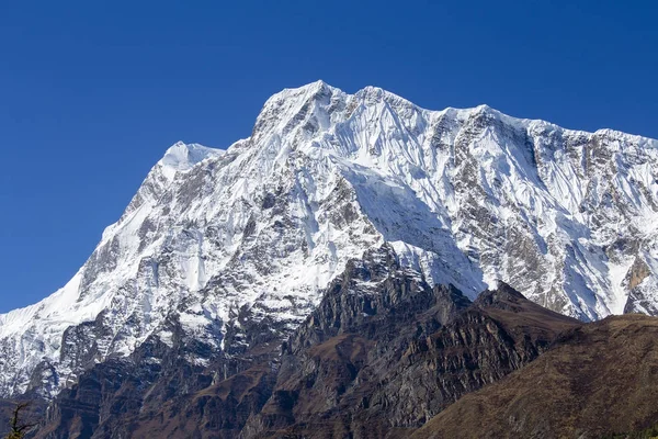 Hermoso paisaje en Himalaya, Annapurna, Nepal. Salida del sol en las montañas —  Fotos de Stock