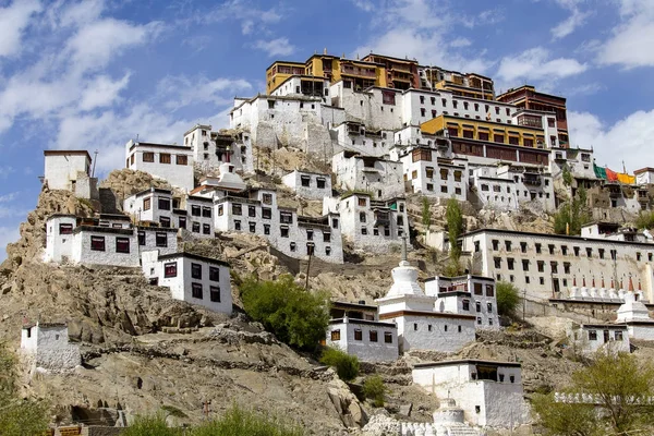 Mosteiro Budista Thiksey perto de Leh em Ladakh, Caxemira, Índia — Fotografia de Stock