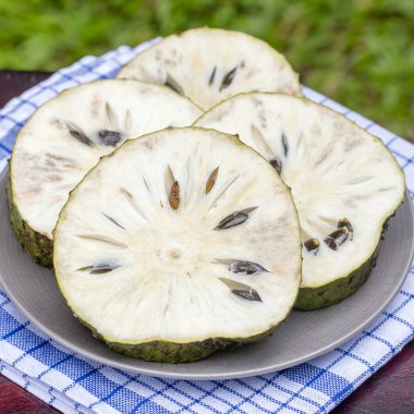 Soursop, Guanabana, muhallebi elma, Annona muricata doğa zemin üzerine kapatın. Ada Bali, Endonezya