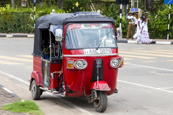 Auto rickshaw or tuk-tuk on the street of Matara. Most tuk-tuks in Sri Lanka are a slightly modified Indian Bajaj model, imported from India. — Stock Photo, Image