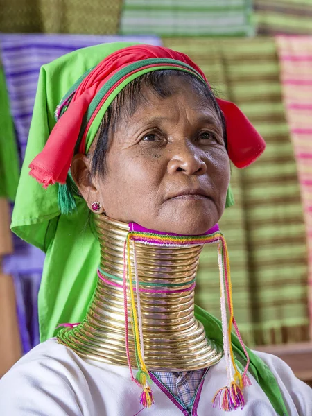 Portret Padaung - Karen long neck tribe vrouw. Inle lake, Myanmar, Birma — Stockfoto