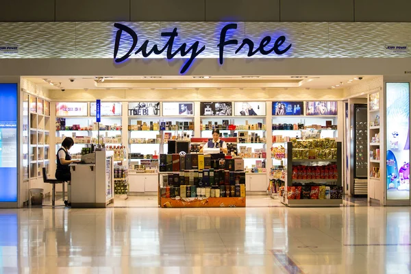Bangkok, Thajsko - Duty free shop na mezinárodní letiště Suvarnabhumi — Stock fotografie