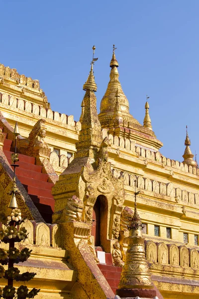 Dettaglio della Pagoda dello Shwedagon d'oro a Yangon, Myanmar, Birmania — Foto Stock