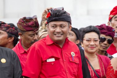 Agus Mahayastra bir Endonezya Demokrat Parti, mücadele, PDI-P, Gianyar, Adası Bali, Endonezya seçim öncesi toplantıda yol açar