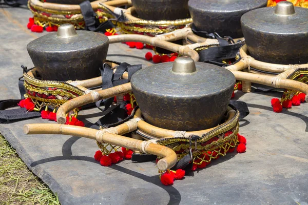 Gamelan, tradiční hudební nástroje Jáva a Bali v Indonésii. Detailní záběr — Stock fotografie