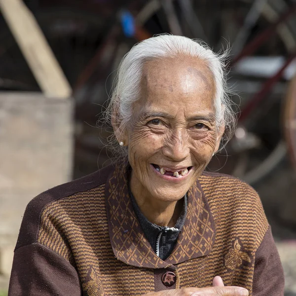 Portrait old woman in market, close up. Inle Lake, Burma, Myanmar — Stock Photo, Image