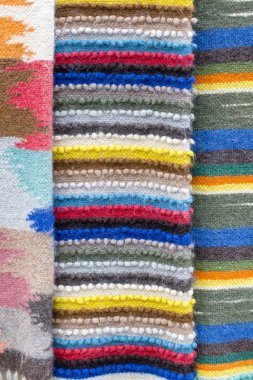 Karpatlar, Ukrayna sokak piyasada geleneksel güzel renkli yün battaniye