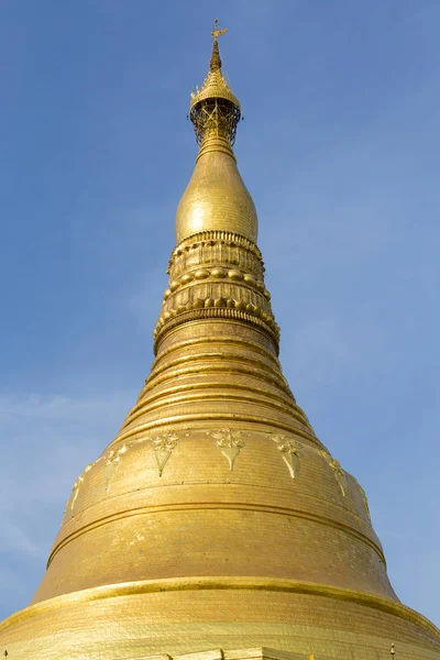 Detalle de la pagoda Shwedagon dorada en Rangún, Myanmar, Birmania —  Fotos de Stock