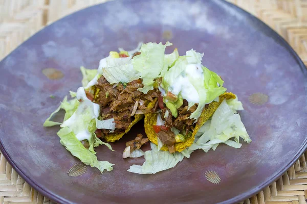 Vegane Jackfrucht-Tacos in einem Café in Bali, Indonesien — Stockfoto