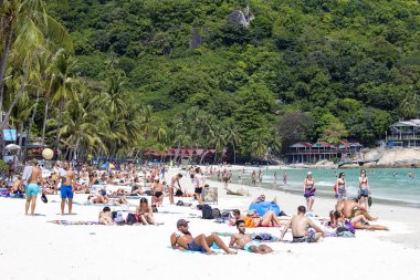 İnsanlar Tayland Koh Samui Adası üzerinde dinlenmek