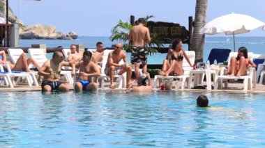 Koh Samui, Tayland - 30 Ocak 2018: Haad Rin beach dolunay partiden önce. Kimliği belirsiz kişi ada, Koh Phangan üzerinde dolunay parti katılmak için geldi