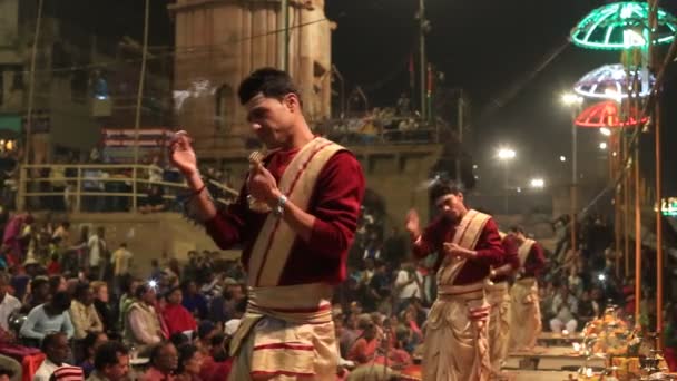 Varanasi Índia Janeiro 2017 Sacerdote Hindu Não Identificado Ritual Religioso — Vídeo de Stock