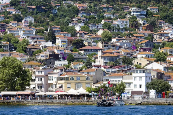 View from the ferry, which runs along the route Istanbul - Buyukada. Architecture and tourists on the island Kinaliada, Princes islands, Turkey — Stock Photo, Image