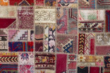 Eski bir patchwork halı detayını. Yakın çekim
