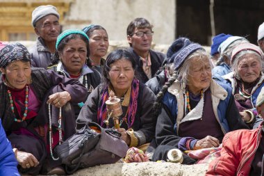 Mistik maskesi Lamayuru Gompa, Ladakh, Kuzey Hindistan, Yuru Kabgyat Budist festivalin zamanında Tsam gizem dans dans sırasında Budist yaşlı insanlar