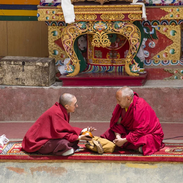 Monaco buddista durante la danza mistica della maschera Tsam danza mistero in tempo di Yuru Kabgyat festival buddista a Lamayuru Gompa, Ladakh, India del Nord — Foto Stock