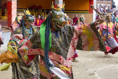 Budist lamas mistik maskeli Lamayuru Gompa, Ladakh, Kuzey Hindistan, Yuru Kabgyat Budist festivalin zamanında Tsam gizem dans dans giymiş