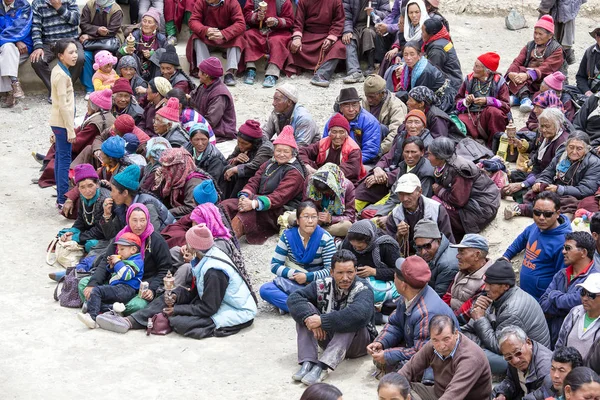 Buddhist old people during mystical mask dancing Tsam mystery dance in time of Yuru Kabgyat Buddhist festival at Lamayuru Gompa, Ladakh, North India — Stock Photo, Image