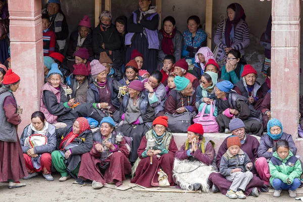 Buddhist old people during mystical mask dancing Tsam mystery dance in time of Yuru Kabgyat Buddhist festival at Lamayuru Gompa, Ladakh, North India — Stock Photo, Image