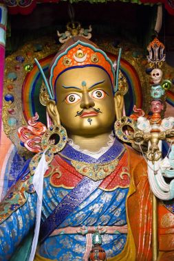 Guru Rinpoche, Padmasambhava Hemis manastırda ve altın boyalı heykelini Leh bölge, Ladakh, Kuzey Hindistan