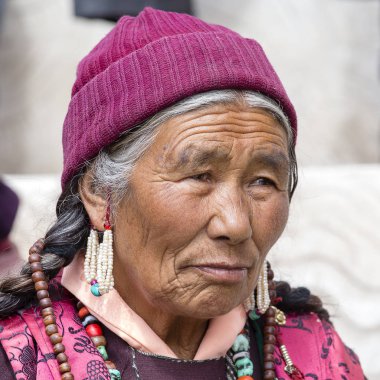 Hemis Festivali Ladakh, Kuzey Hindistan, Tibet Budist yaşlı kadınlar