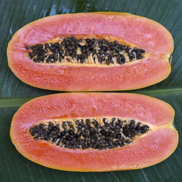 Свіжі тропічних фруктів, нарізаний солодкий papaya. Таїланд — стокове фото