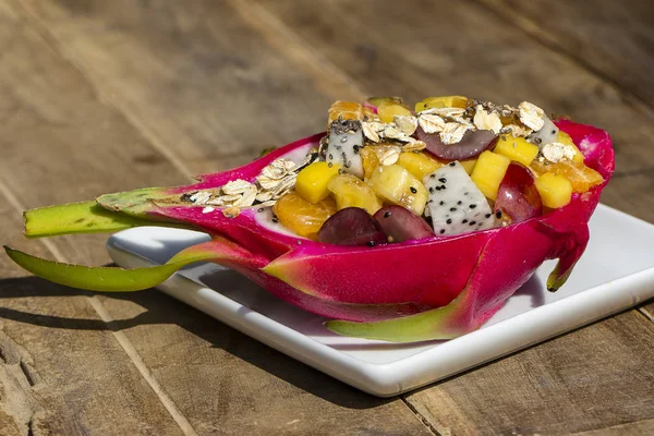 Fresh tropical fruit salad in dragon fruit skin - healthy breakfast, weight loss concept. Thailand — Stock Photo, Image