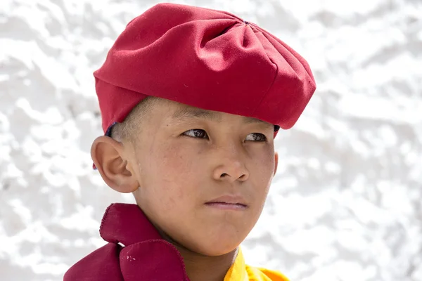 Buddhistischer junger Mönch während des Hemis-Festivals in ladakh, Nordindien — Stockfoto