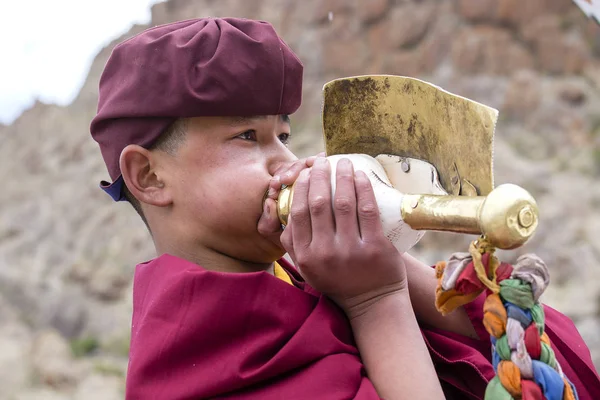 Tybetański mnich buddyjski, podczas festiwalu Hemis w Ladakhu, północnych Indiach — Zdjęcie stockowe