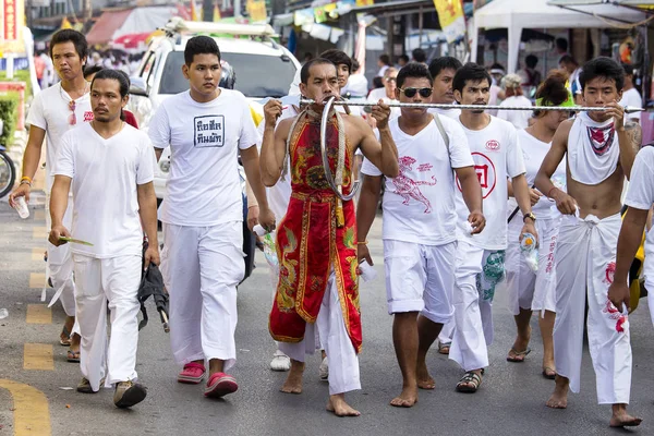 Thai people in Vegetarian Festival at Phuket Town (en inglés). Tailandia. Festival es un famoso anual también conocido como Nueve Dioses Emperadores — Foto de Stock