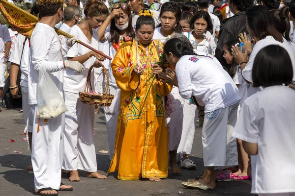 태국 사람들은 푸 켓 타운에서 채식 축제입니다. 태국. 축제는 유명한 연례로 알려진 9 황제 신 — 스톡 사진