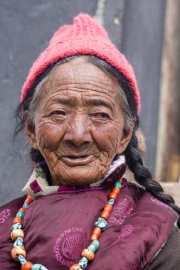 Hemis Festivali Ladakh, Kuzey Hindistan, Tibet Budist yaşlı kadınlar