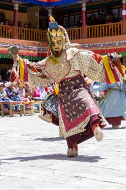Tibet lamas mistik maskesi dansında Tsam gizem Hemis Gompa, Ladakh, Kuzey Hindistan, Budist festivalin zamanında giyinmiş