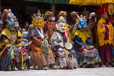 Tibet lamas mistik maskesi dansında Tsam gizem Hemis Gompa, Ladakh, Kuzey Hindistan, Budist festivalin zamanında giyinmiş