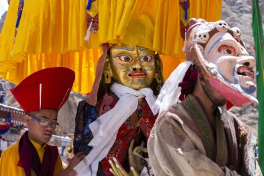 Tibet lamas mistik maskesi dansında Tsam gizem Hemis Gompa, Ladakh, Kuzey Hindistan, Budist festivalin zamanında giyinmiş