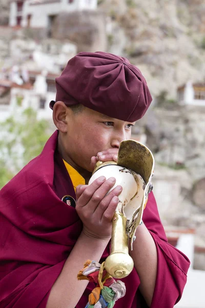 Tybetański mnich buddyjski, podczas festiwalu Hemis w Ladakhu, północnych Indiach — Zdjęcie stockowe