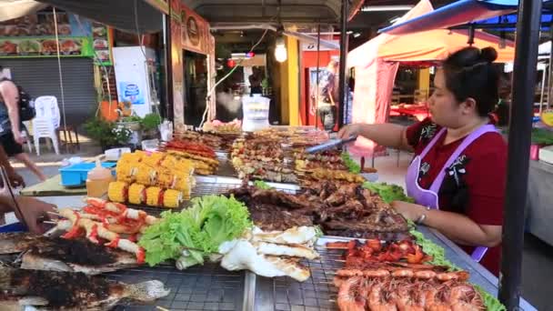 Кох Фанган Тайланд Февраля 2018 Уличная Еда Тайский Продавец Свинины — стоковое видео