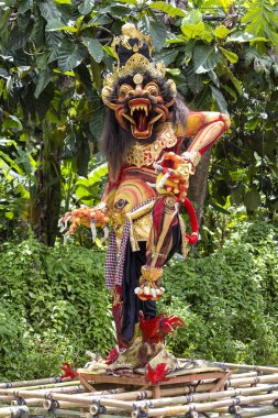 Hatta Nyepi gün Bali Adası, Endonezya gerçekleşir Ngrupuk gösteri için inşa Ogoh-ogoh heykeli