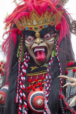 Hatta Nyepi gün Bali Adası, Endonezya gerçekleşir Ngrupuk gösteri için inşa Ogoh-ogoh heykeli