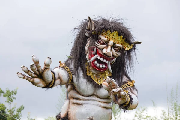 Ogoh-ogoh statue built for the Ngrupuk parade, which takes place on the even of Nyepi day in Bali island, Indonesia — Stock Photo, Image