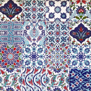 El yapımı Türk mavi çinileri Istanbul City, Türkiye'de duvardaki.