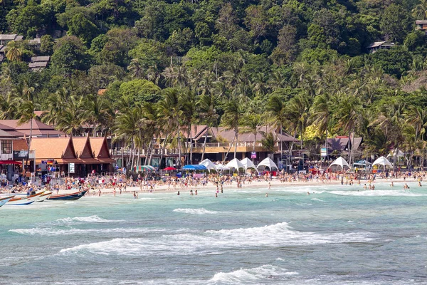 Ludzie przybyli na wyspie Koh Phangan, do udziału w obchodach nowego roku, Tajlandia — Zdjęcie stockowe