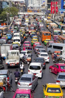 Bangkok, Tayland için şehir merkezinde trafik sıkışıklığı