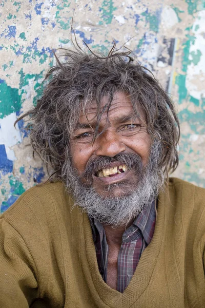 Portret bezdomnego w Varanasi w Indiach — Zdjęcie stockowe